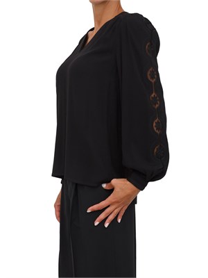 TWIN-SET Blusa Twinset in crêpe nera con ricamo su maniche a palloncino in DONNA
