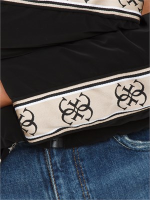 Giubbino Guess Jeans donna in tessuto nero con bande logo in DONNA