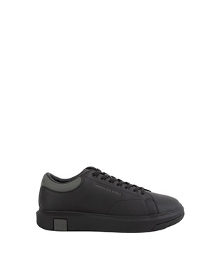 Sneakers uomo Armani Exchange in pelle nera in UOMO