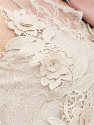 Abito midi Blugirl in pizzo beige con ricamo in DONNA