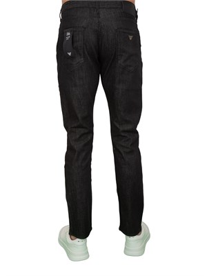 Jeans uomo slim fit Emporio Armani in denim nero effetto used in UOMO