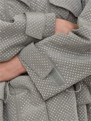 Giubbino parka donna Pinko in tessuto tecnico grigio con borchie effetto brillantini in DONNA