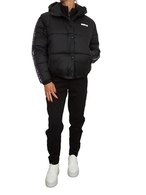 Giubbino EA7 Emporio Armani in nylon nero con bande logo in DONNA